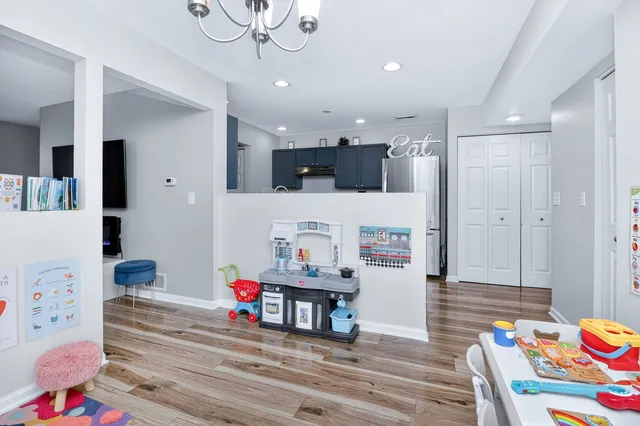 $225,000 | 668 Four Seasons Boulevard, Aurora, IL 60504