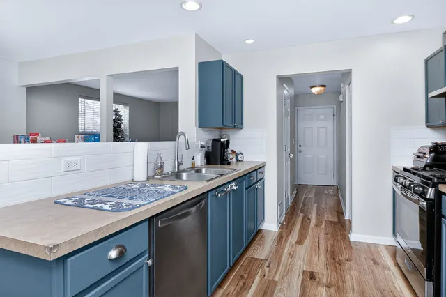 $225,000 | 668 Four Seasons Boulevard, Aurora, IL 60504