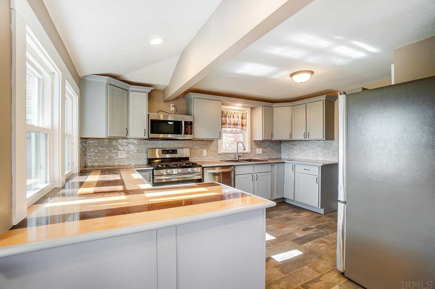 10306 Hosler Road Leo, IN 46765 - Photo 8 of 36