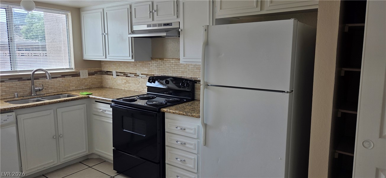 571 Roxella Lane, Unit C Las Vegas, NV 89110 - Photo 12 of 14 This bright kitchen features ample counter space and appliances, perfect for daily living.