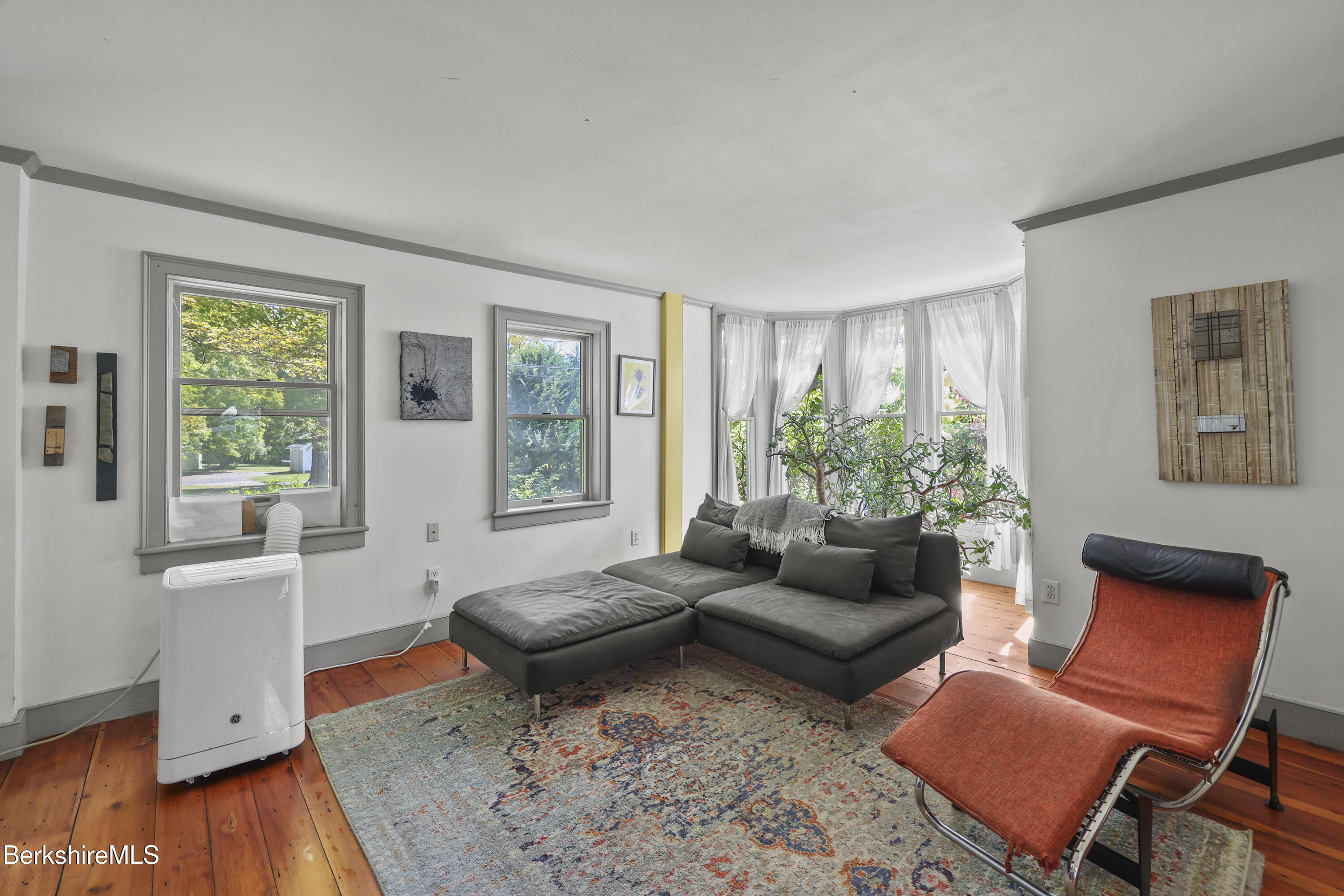 276 Great Barrington Road West Stockbridge, MA 01236 - Photo 19 of 73 30 Living Room