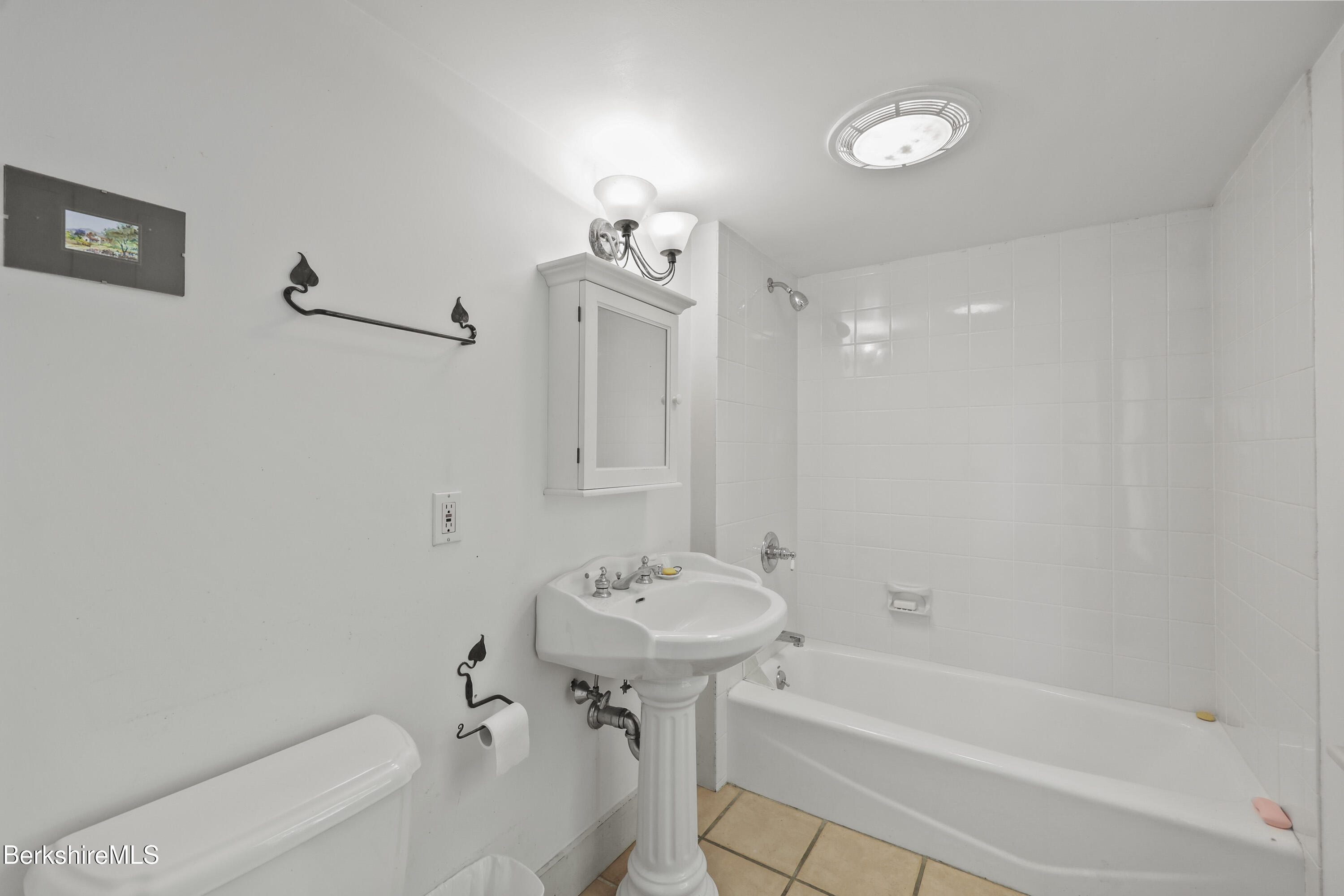 276 Great Barrington Road West Stockbridge, MA 01236 - Photo 33 of 73 170 Second Floor Bathroom Two