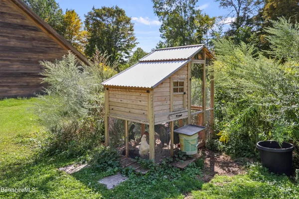 $1,100,000 | 276 Great Barrington Road, West Stockbridge, MA 01236