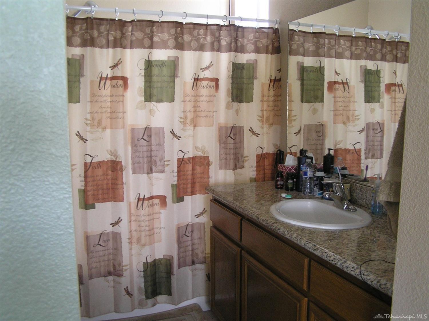 1032 Clearview Street Tehachapi, CA 93561 - Photo 21 of 31 Downstairs Master Bath