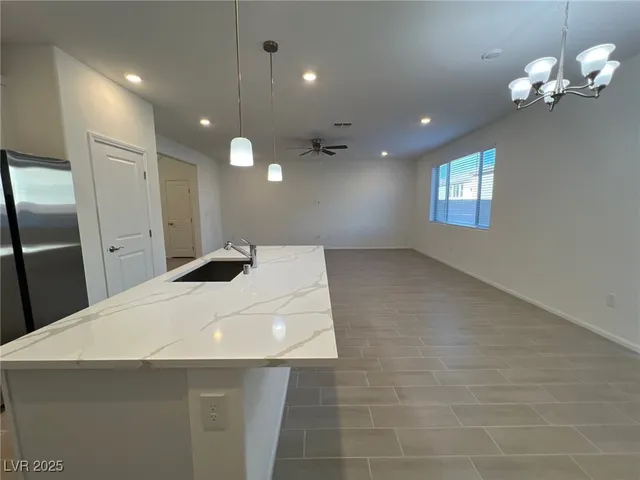 $2,450 | 7470 South Pioneer Way, Las Vegas, NV 89113