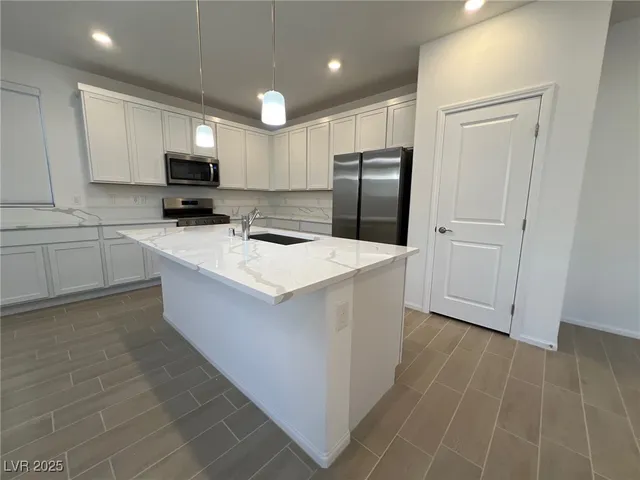 $2,450 | 7470 South Pioneer Way, Las Vegas, NV 89113