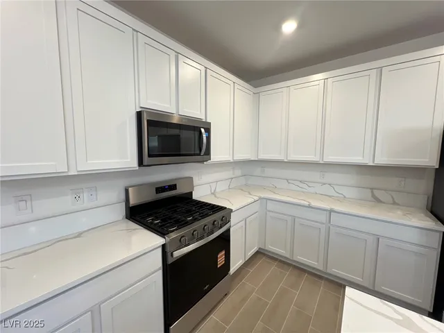 $2,450 | 7470 South Pioneer Way, Las Vegas, NV 89113