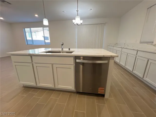 $2,450 | 7470 South Pioneer Way, Las Vegas, NV 89113