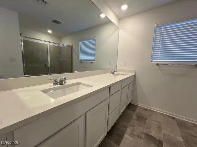 $2,450 | 7470 South Pioneer Way, Las Vegas, NV 89113