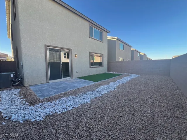 $2,450 | 7470 South Pioneer Way, Las Vegas, NV 89113