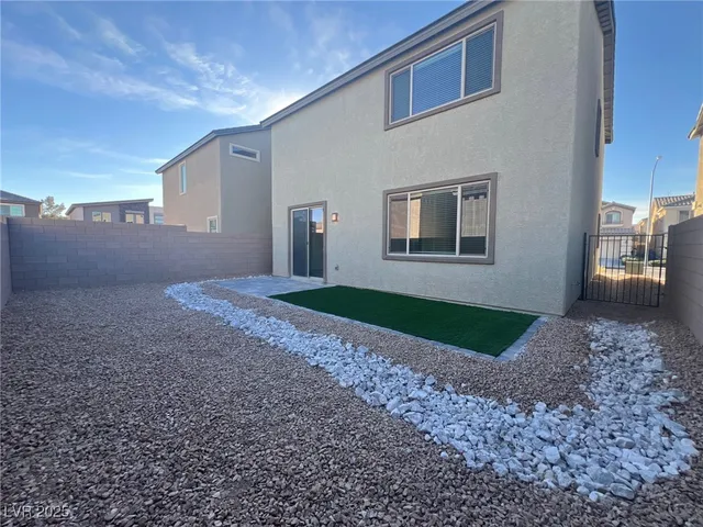 $2,450 | 7470 South Pioneer Way, Las Vegas, NV 89113