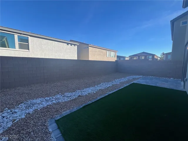 $2,450 | 7470 South Pioneer Way, Las Vegas, NV 89113