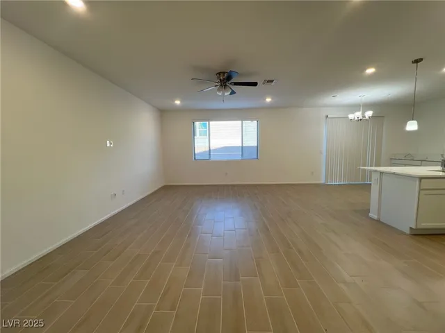 $2,450 | 7470 South Pioneer Way, Las Vegas, NV 89113