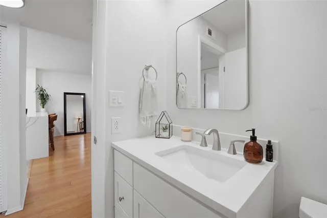a en suite bathroom with a sink and a mirror