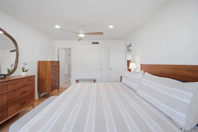 an empty room with closet and mirror