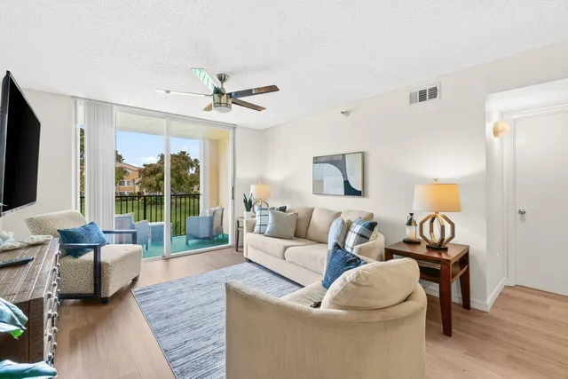 $289,900 | 127 Yacht Club Way, Unit 206, Hypoluxo, FL 33462