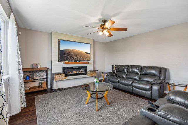 2011 Sunset Court Zion, IL 60099 - Photo 7 of 27