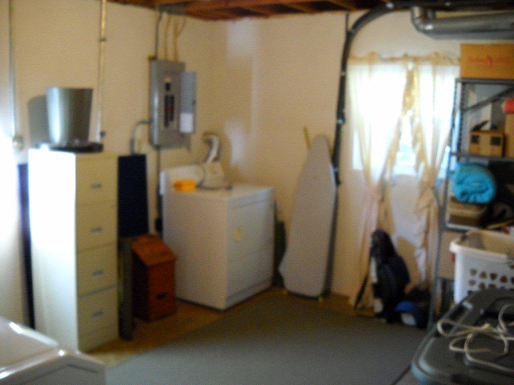 3647 Meadowlark Road Roanoke, VA 24018 - Photo 12 of 12 Laundry