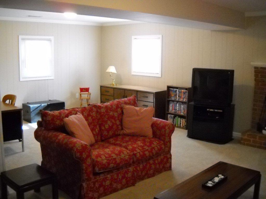 3647 Meadowlark Road Roanoke, VA 24018 - Photo 8 of 12 Family Rm