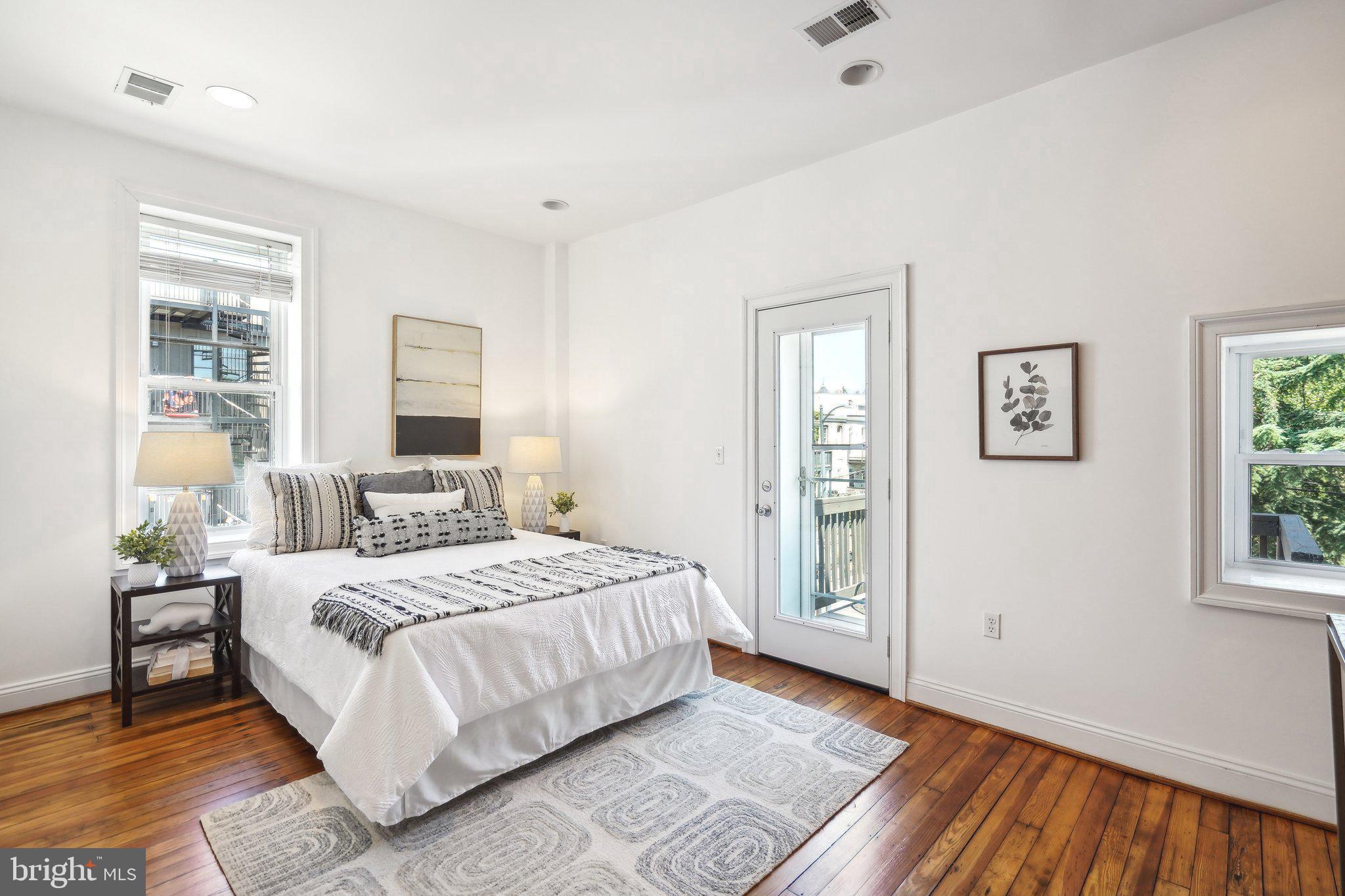 77 U Street Northwest Washington, DC 20001 - Photo 23 of 34 a bedroom with a large bed and a window