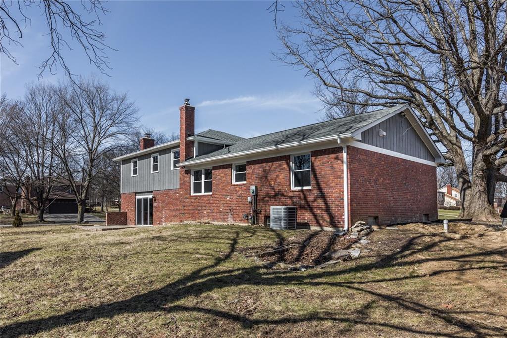 1917 Brewster Road Indianapolis, IN 46260 - Photo 28 of 39 Gallery Image 28