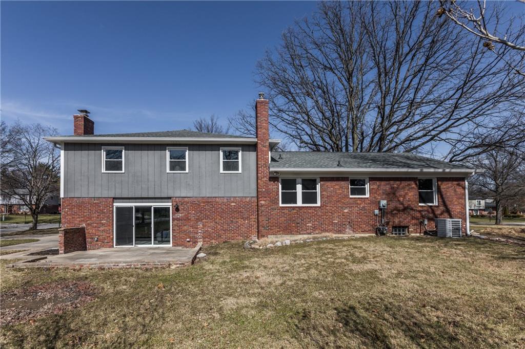 1917 Brewster Road Indianapolis, IN 46260 - Photo 29 of 39 Gallery Image 29