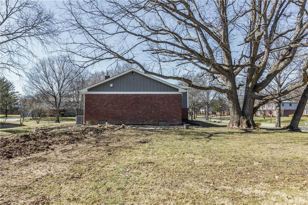 1917 Brewster Road Indianapolis, IN 46260 - Photo 38 of 39 Gallery Image 38