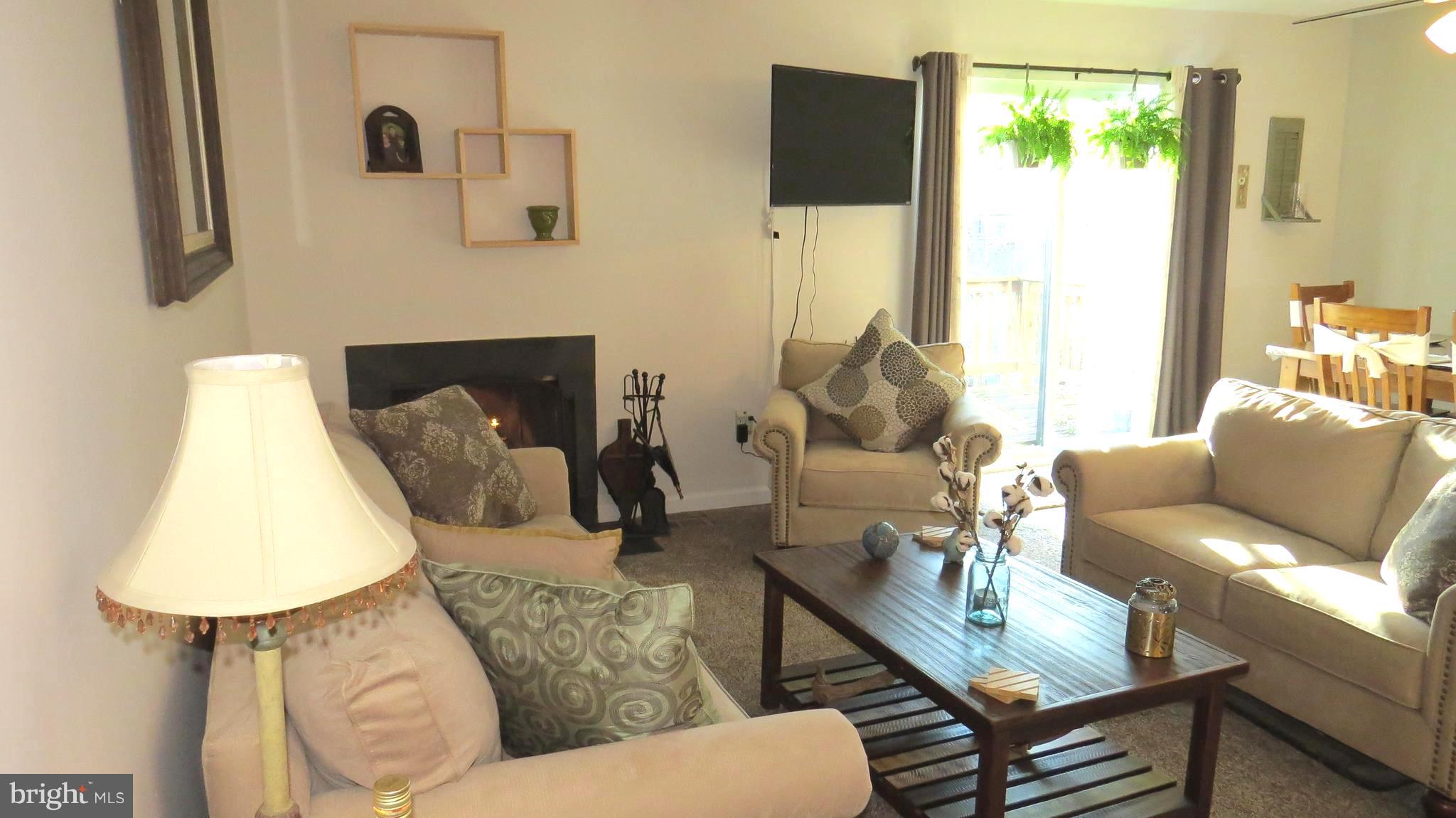 64 Helmsman Court Baltimore, MD 21221 - Photo 2 of 30 Living room