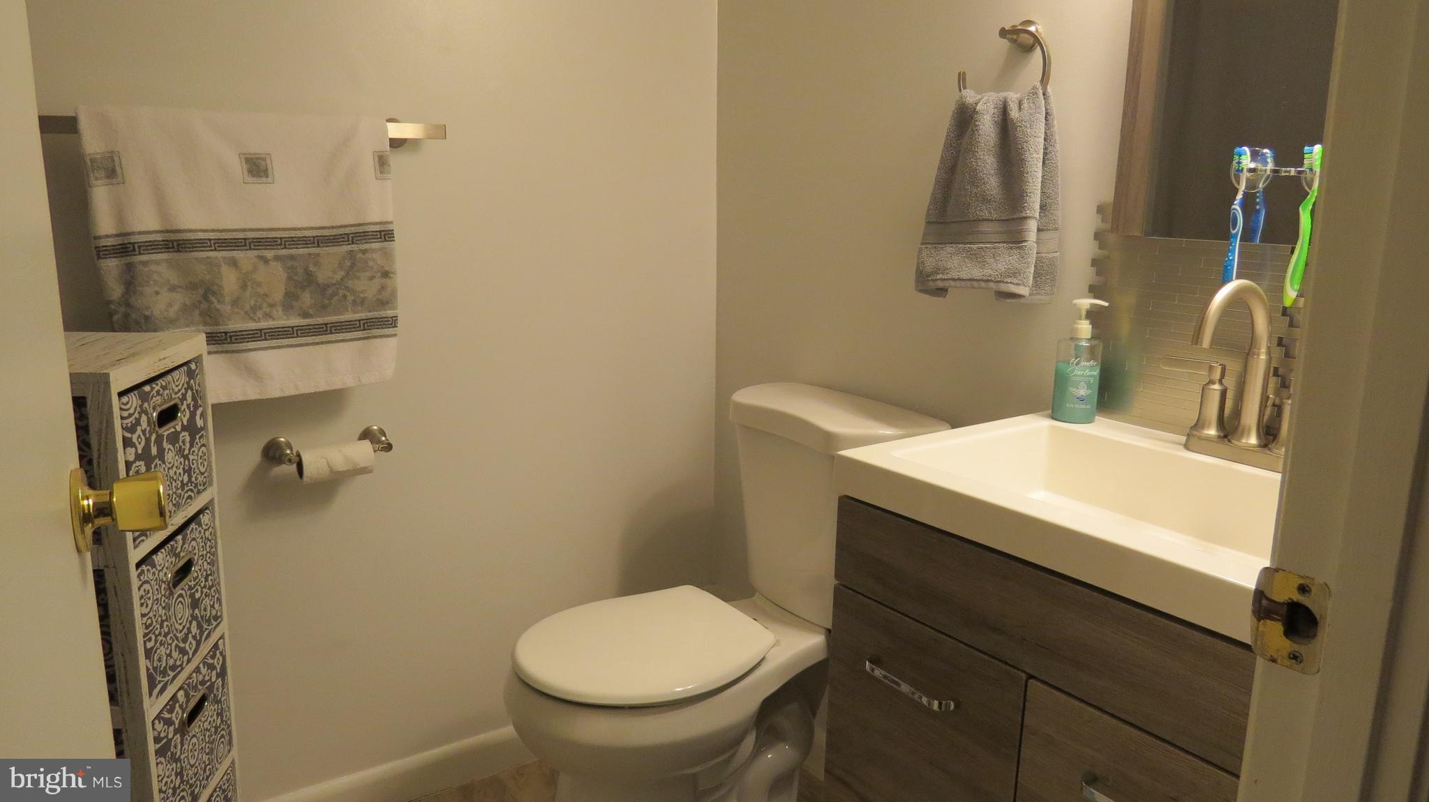 64 Helmsman Court Baltimore, MD 21221 - Photo 18 of 30 Upper level full bath
