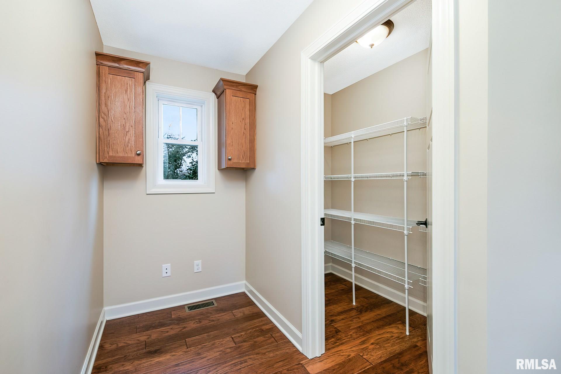 18099 North Spencer Road Pleasant Valley, IA 52767 - Photo 19 of 36 Gallery Image 19
