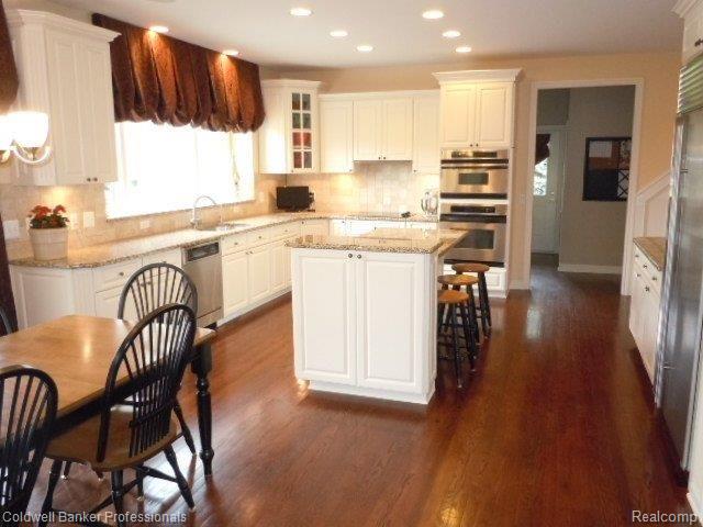 692 Springview Drive Rochester, MI 48307 - Photo 9 of 24 Gourmet Kitchen with Sub Zero Re