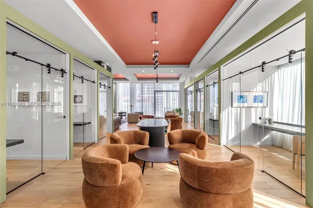 $5,400 | 11 Northeast 6th Street, Unit 1714, Miami, FL 33132