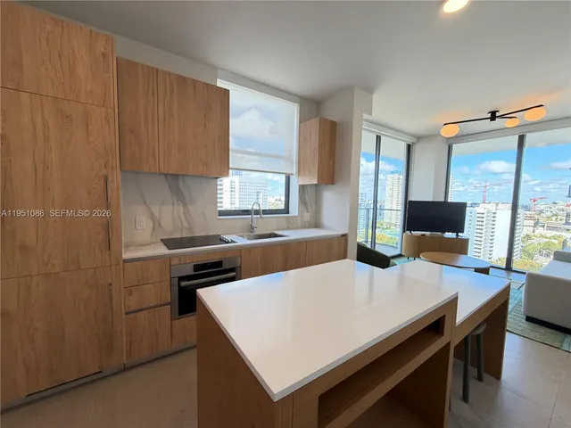 $5,400 | 11 Northeast 6th Street, Unit 1714, Miami, FL 33132