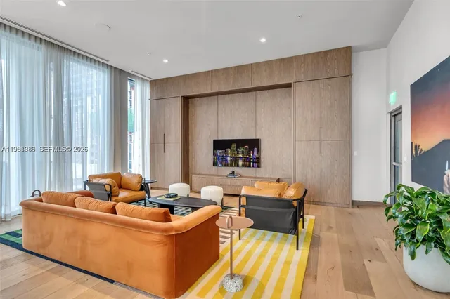 $5,400 | 11 Northeast 6th Street, Unit 1714, Miami, FL 33132