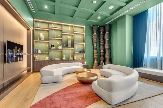 $5,400 | 11 Northeast 6th Street, Unit 1714, Miami, FL 33132