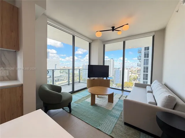 $5,400 | 11 Northeast 6th Street, Unit 1714, Miami, FL 33132