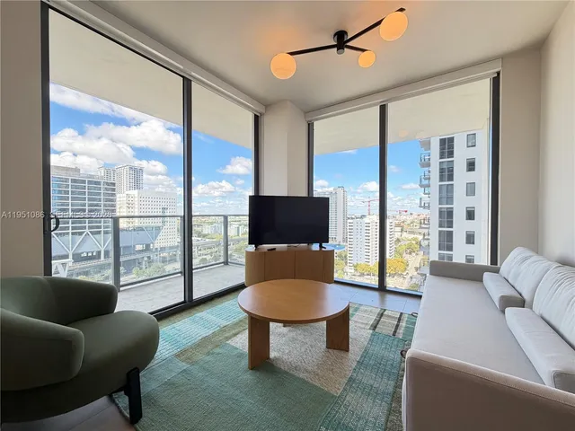 $5,400 | 11 Northeast 6th Street, Unit 1714, Miami, FL 33132