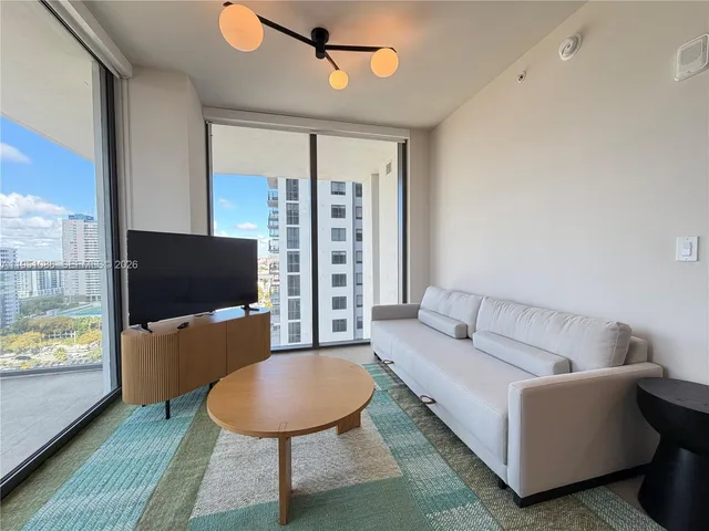 $5,400 | 11 Northeast 6th Street, Unit 1714, Miami, FL 33132