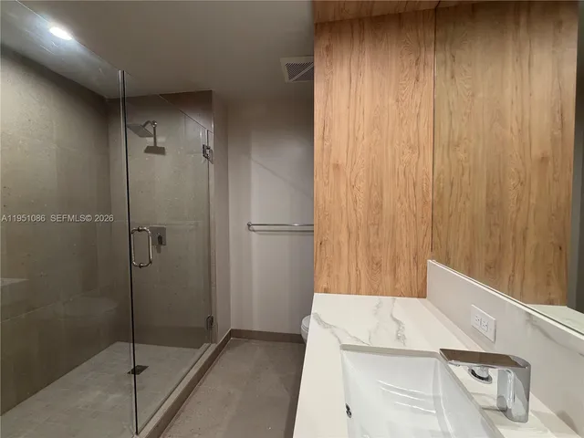 $5,400 | 11 Northeast 6th Street, Unit 1714, Miami, FL 33132