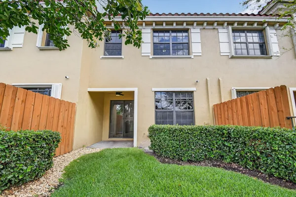 $3,400 | 10457 Wellington Parc Drive, Wellington, FL 33449