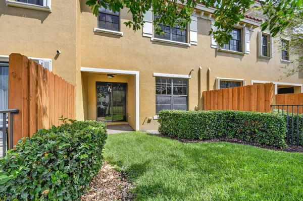 $3,400 | 10457 Wellington Parc Drive, Wellington, FL 33449