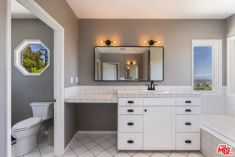 $1,699,999 | 3661 Sunswept Drive, Studio City, CA 91604