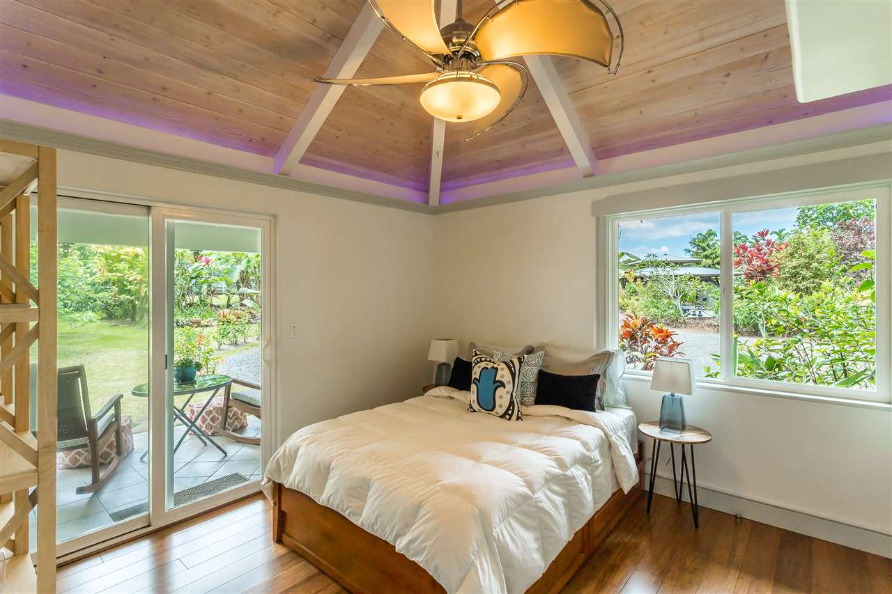 2425 Lilikoi Road Haiku, HI 96708 - Photo 18 of 30 a bedroom with a bed and a table