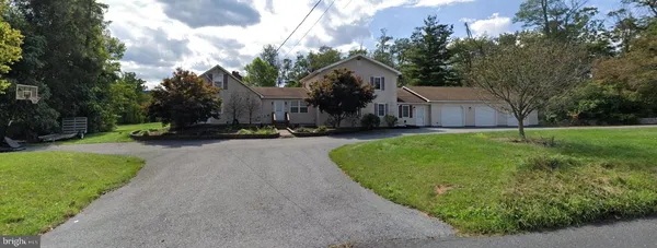 a view of a back yard of the house