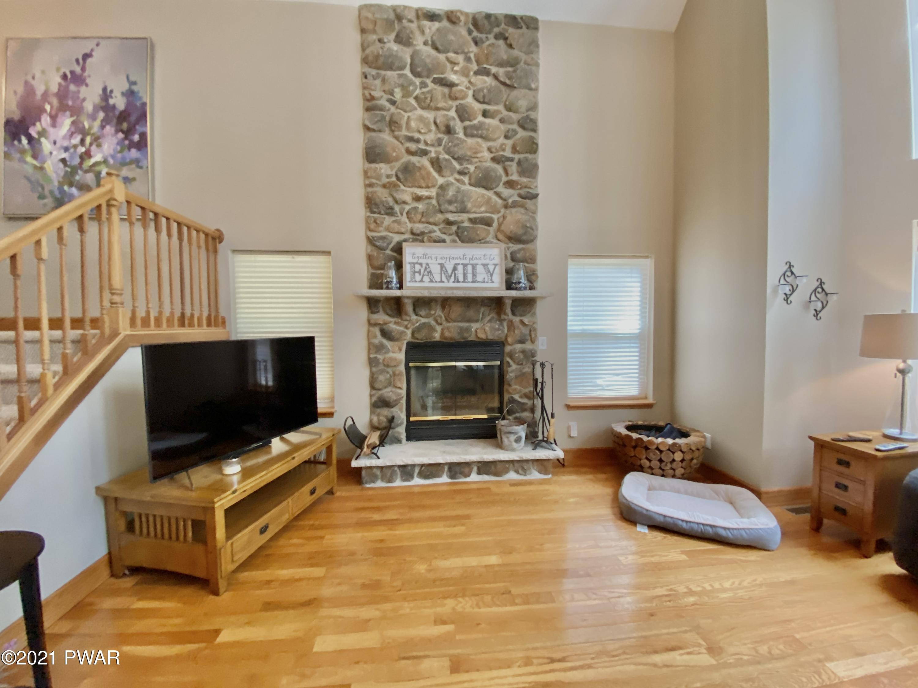 312 Lakeview Road Lackawaxen, PA 18435 - Photo 4 of 45 IMG_2880