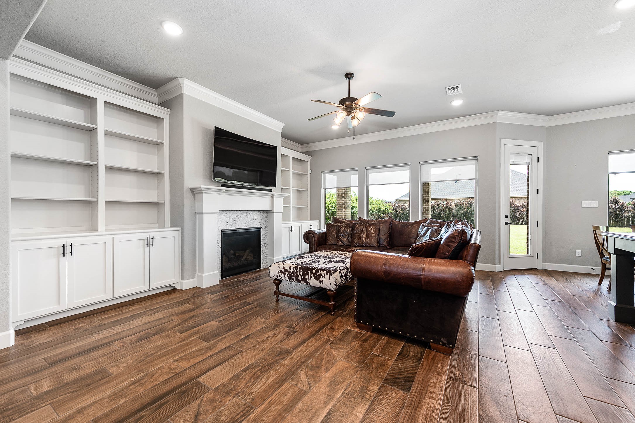 720 Rustic Oaks Drive Angleton, TX 77515 - Photo 8 of 35