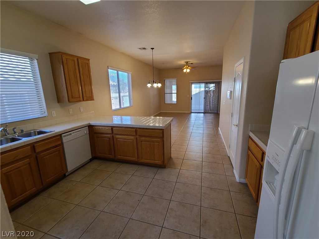 188 Verde Ridge Court Henderson, NV 89012 - Photo 5 of 24 Gallery Image 5