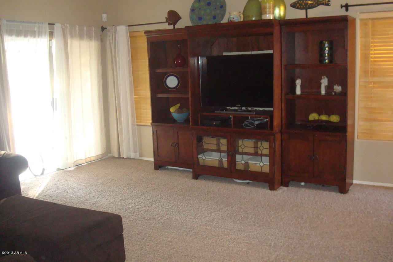 3255 East Warbler Road Gilbert, AZ 85297 - Photo 5 of 28 Great Room View 2