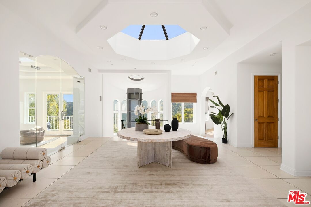 1939 Stradella Road Los Angeles, CA 90077 - Photo 2 of 36