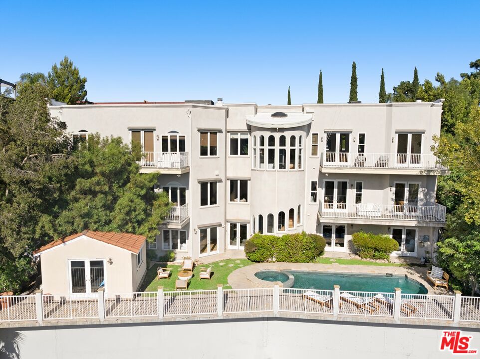 1939 Stradella Road Los Angeles, CA 90077 - Photo 34 of 36